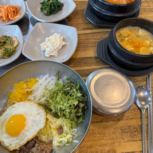 Korean bibimbap meal