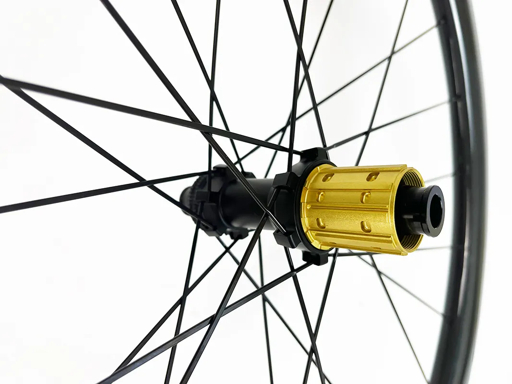 XDRU CHASE 45 AR rear hub with bladed spokes and freehub body