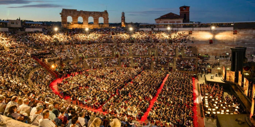 Verona Arena Italia septembrie 2026 Piazza Bra panoramă nocturnă