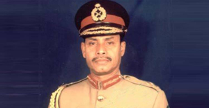 যেভাবে ক্ষমতা ছাড়তে বাধ্য হন ...