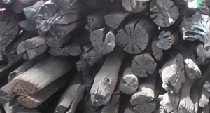 Than củi đước được sử dụng trong một bếp nướng chuyên nghiệp, không khói, tạo ra nhiệt độ đều.