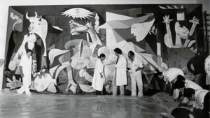 Tal día como Hoy «El Guernica de picasso es trasladada a España desde el MOMA de Nueva York»