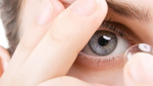 Diferencia entre la graduación de gafas y lentillas: Todo lo que necesitas saber 3 Adaptación de lentes de contacto especiales - Óptica Estilo