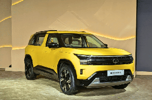 GaadiDrive.com | New Tata Sierra SUV launched at Rs 11.49 lakh: Features, Design, Specs & More...