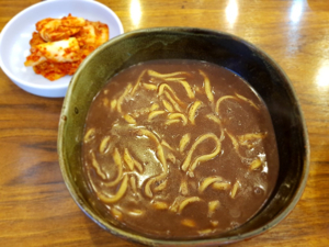 Kalguksu with kimchi