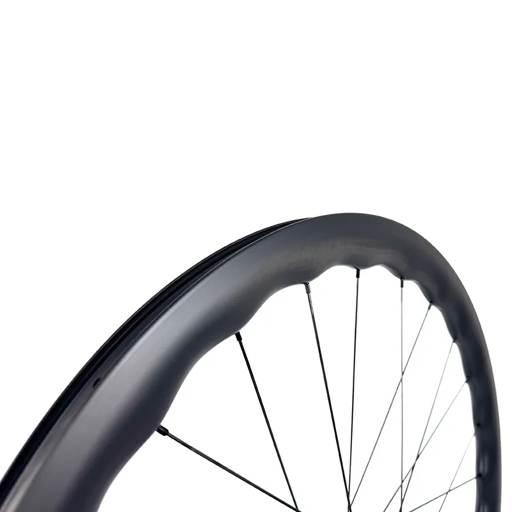 Detail photograph from the XDRU CHASE 45 AERO SL wheelset listing, showing the carbon rim and spokes.