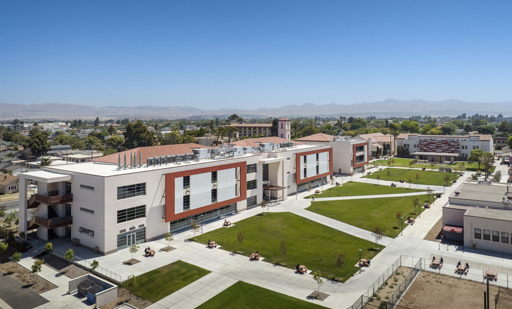 Aerial view of a modern high school campus in the Santa Maria area