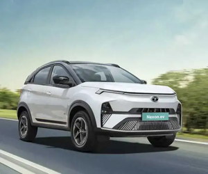 Tata Nexon EV 2025 Price & Navratri Offers | Features & Reviews