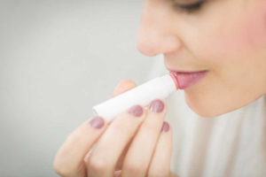 8 Fungsi Lip Balm, Bukan Hanya untuk Bibir!