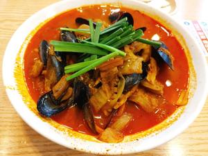 Jjamppong noodle dish