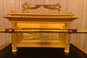With eyes on winning war, building third Jewish Temple, Ark ...