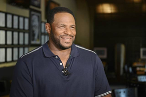 "EVILATED AND ELEVATED FROM A LUXURY HOTEL, MLB LEGEND RETURNS THE NEXT DAY — NOT IN A REVOLUTION, BUT TO BUY THE BUILDING A luxury hotel in California made a serious mistake: insulting and refusing to serve NFL legend and Pittsburgh Steelers icon Jerome Bettis — based on assumptions that should never have been made. But exactly 24 hours later, Jerome Bettis returned — not as a guest, but as the hotel's new owner. Dressed in a suit, he walked into the lobby with ownership papers in hand. No yelling. No threats. Just a calm look — and a brief statement that left the lobby stunned and silent. What They Learned: What Happened What happened to him yesterday… became a lesson in dignity and power today.".-EH